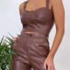 Top cuero con brettel